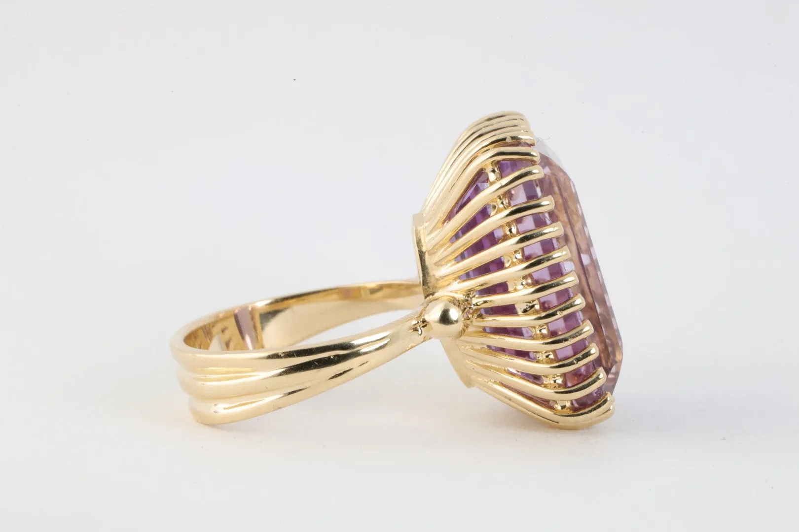 14k Yellow Gold 22.00tcw Amethyst Cocktail Ring Size 7.5 (11.64g.)