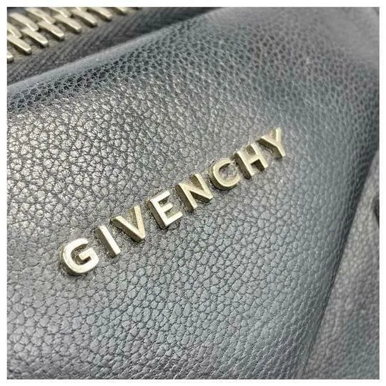 Givenchy Sugar Goatskin Medium Antigona Black Leather Shoulder Bag