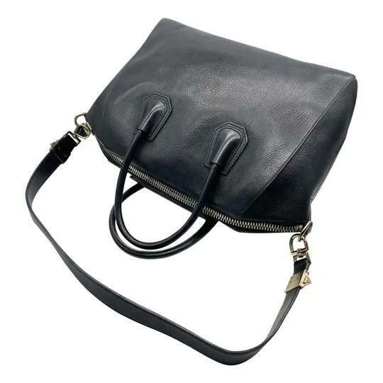 Givenchy Sugar Goatskin Medium Antigona Black Leather Shoulder Bag