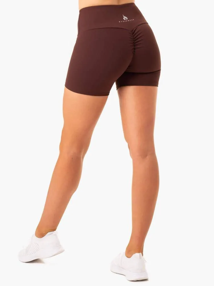 STAPLES SCRUNCH BUM MID LENGTH SHORTS CHOCOLATE