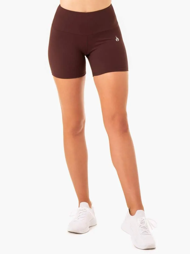 STAPLES SCRUNCH BUM MID LENGTH SHORTS CHOCOLATE